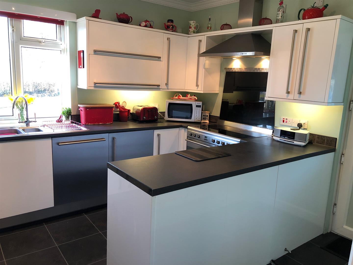 KITCHEN/BREAKFAST ROOM